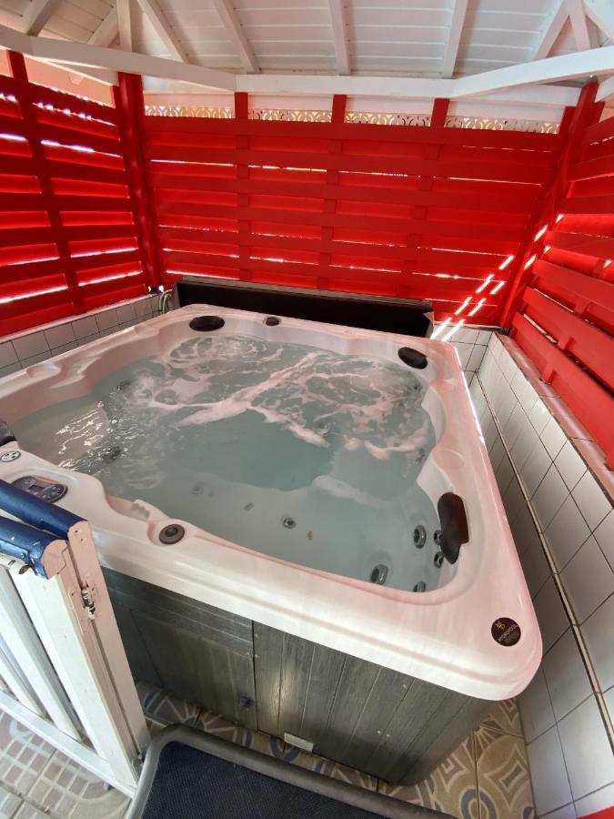 Appartement Moderne A Pointe Noire 36 M² Piscine & Jacuzzi Екстер'єр фото